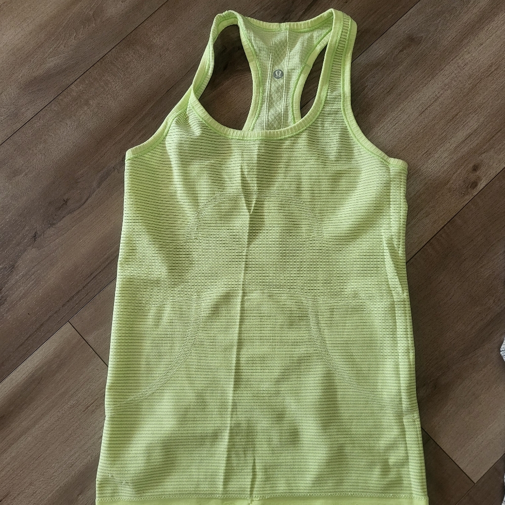LULULEMON swiftly top